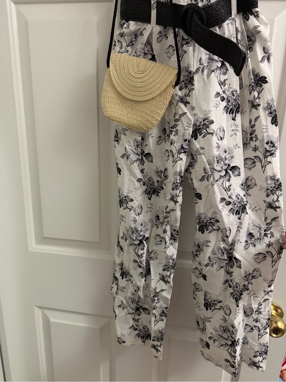 Tahari Floral Jumpsuit Size 8 with Belt & Crossbody Bag - Picture 5 of 9